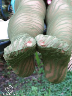 18 year old girl Emily Bender loses her virginity during sex on a leather sofa